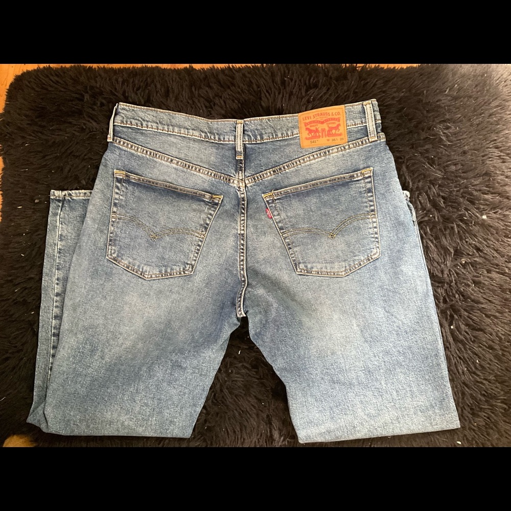 “LEVI STRAUS” Men’s 541 Medium Wash Athletic Fit Jeans. - Picture 3 of 15